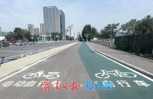 彩色骑行道亮相济南工业南路