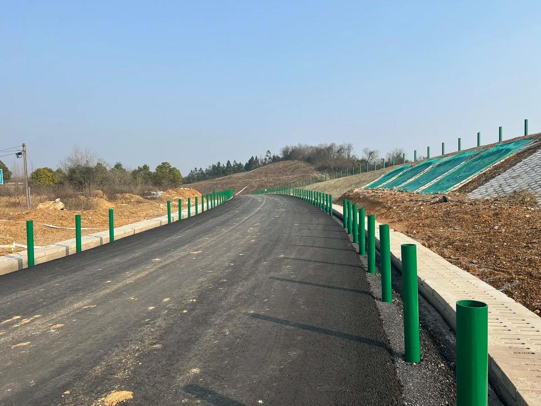 施工现场.严把质量关,服务好客户#交通设施厂家 #道路工程