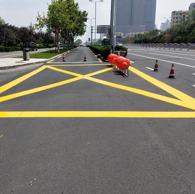 道路划线队伍与热熔标线涂料的生产施工 打造高效安全的道路设施