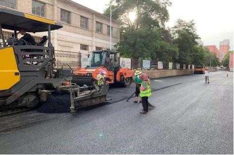 开展道路维修整治 确保市政设施正常运转