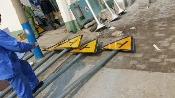 交通标志牌 道路安全的无声守护者