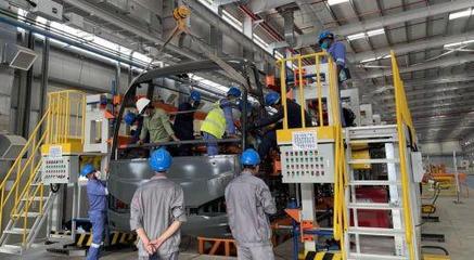 中国式现代化客车范本 苏州金龙阿曼工厂世界杯用车正式交付