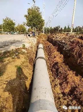 为了道路早日畅通,他们这个假期很忙碌