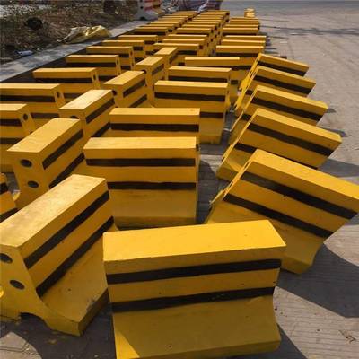 广东厂家现货供应水泥隔离墩 道路安全设施的核心保障