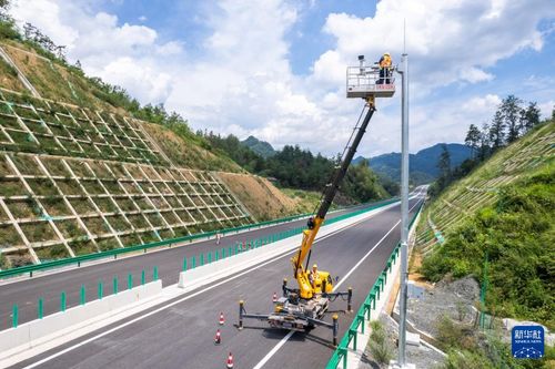 湘西巨龙昂首，炉慈高速公路建设进入收尾冲刺